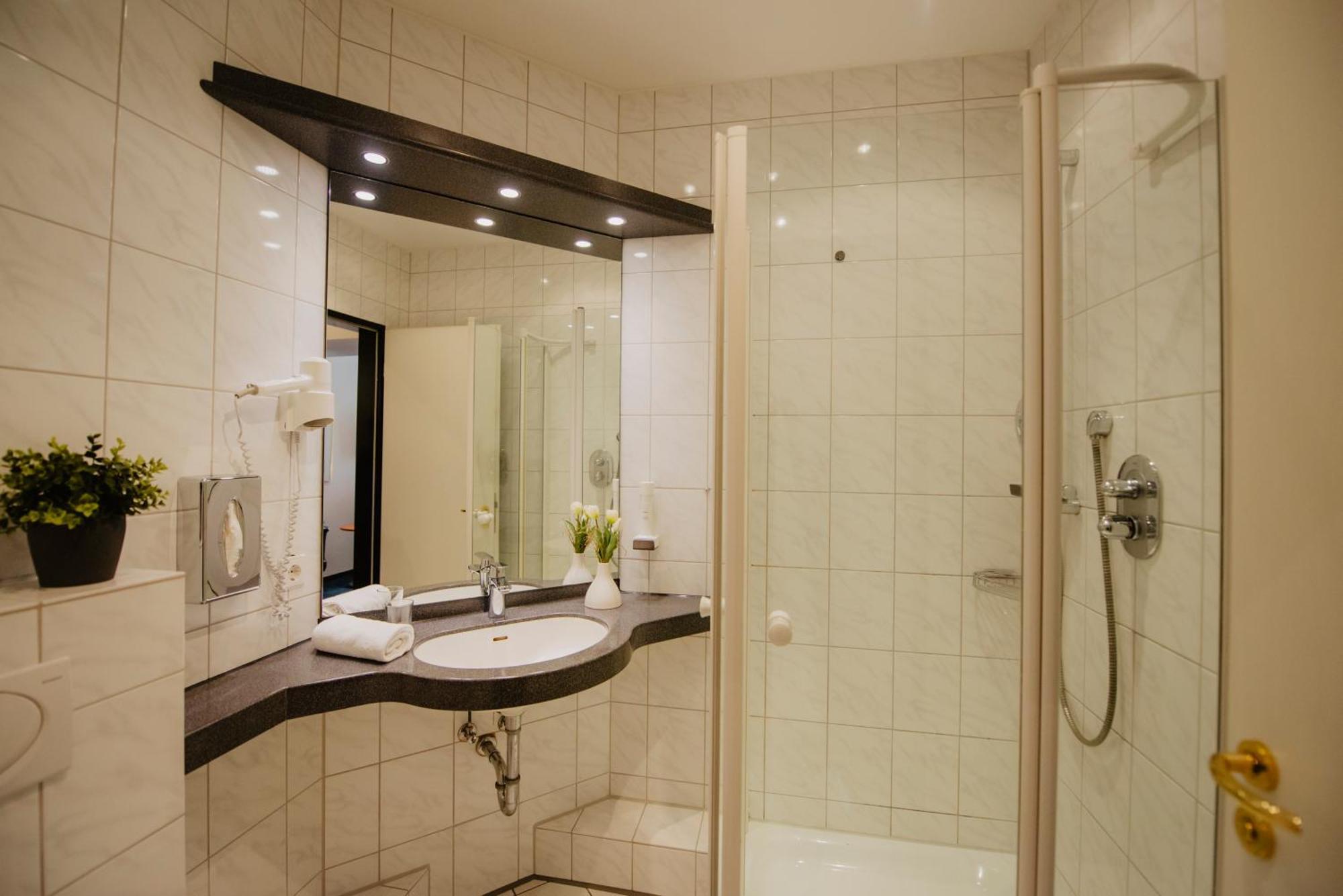 Hotel-Restaurant Haselhoff โคเอิสเฟลท์ ภายนอก รูปภาพ